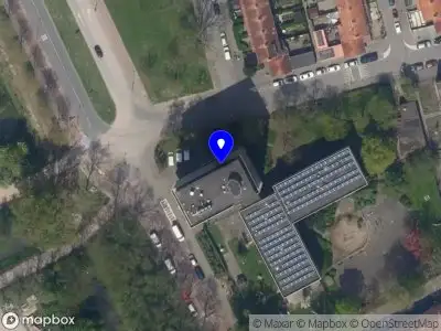 Ambulance met grote spoed naar de Sportsingel in Rotterdam