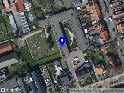 Ambulance met grote spoed naar de Willemshof in Middelharnis
