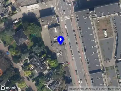 Ambulance met grote spoed naar de Burgemeester Baumannlaan in Rotterdam