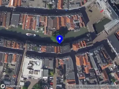 Ambulance met grote spoed naar de Spuiboulevard in Dordrecht