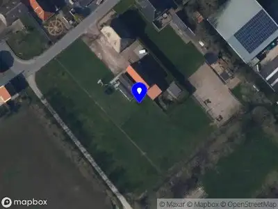 Politie met grote spoed naar de Wierumerwei in Nes