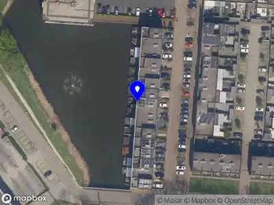 Ambulance met grote spoed naar de Van Maanenstraat in Schiedam