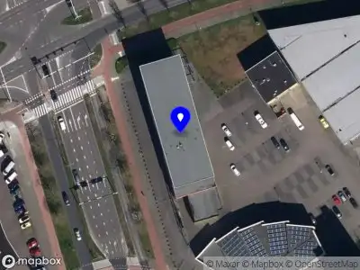 Brandweer met grote spoed naar de Elzenstraat in Leeuwarden vanwege voertuigbrand