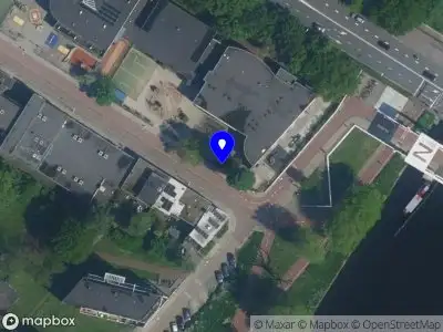 Politie met grote spoed naar de Varenweg in Amsterdam vanwege steekincident