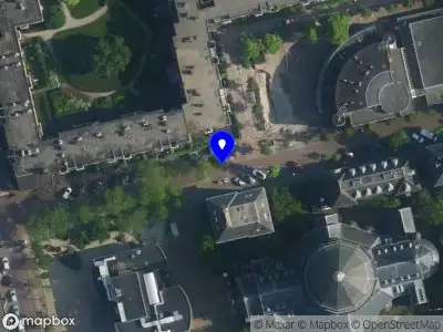 Ambulance met grote spoed naar de Obiplein in Amsterdam