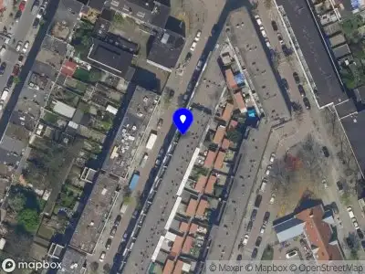 Ambulance met grote spoed naar de Kleine Visserijstraat in Rotterdam