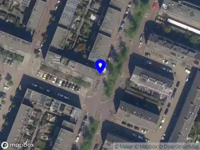 Ambulance met gepaste spoed naar de Honingbijstraat in Rotterdam