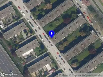 Ambulance met grote spoed naar de Becramming in Rotterdam