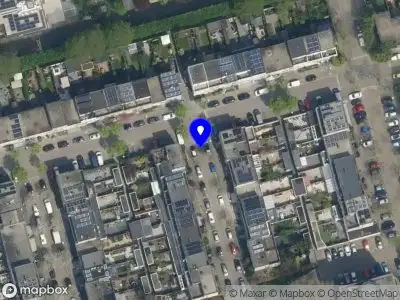 Ambulance met grote spoed naar de Emiratenstraat in Delft
