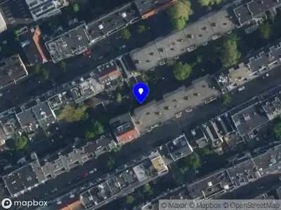 Ambulance met grote spoed naar de Dora Tamanaplein in Amsterdam