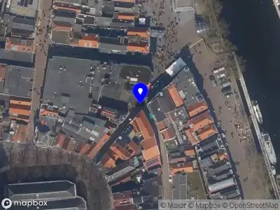 Ambulance met gepaste spoed naar de Smalle Havenstraat in Vlaardingen