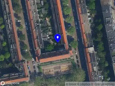 Ambulance met grote spoed naar de Joos de Moorstraat in Amsterdam