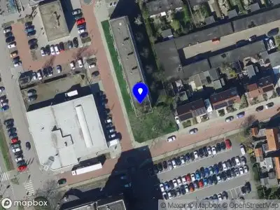 Ambulance met grote spoed naar de Anjerplein in Spijkenisse