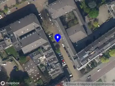 Ambulance met grote spoed naar de Rivierstraat in Rotterdam