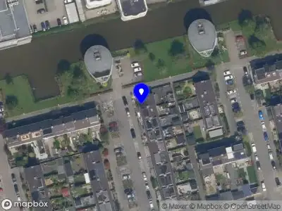Ambulance met grote spoed naar de Cornelis Outshoornstraat in Rotterdam