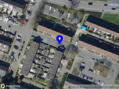 Ambulance met grote spoed naar de Henk Sneevlietstraat in Hoogvliet Rotterdam