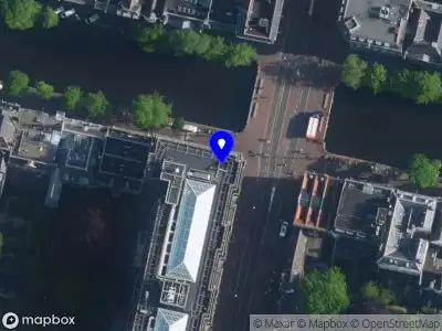 Brandweer met gepaste spoed naar de Reguliersdwarsstraat in Amsterdam
