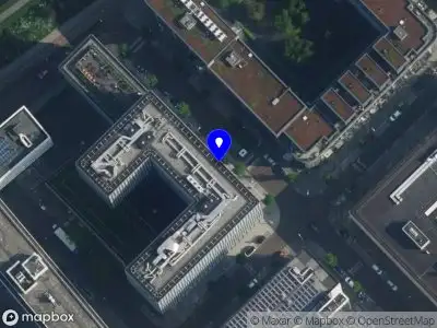 Ambulance met gepaste spoed naar de Eerste Ringdijkstraat in Amsterdam