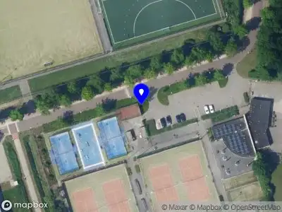 Brandweer met gepaste spoed naar de Educalaan in Dronten vanwege stormschade
