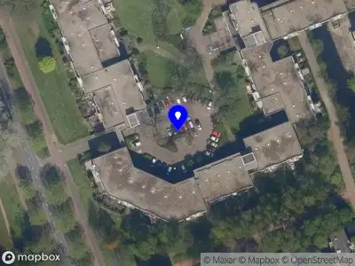 Ambulance met grote spoed naar de Amsterdamlaan in Vlaardingen