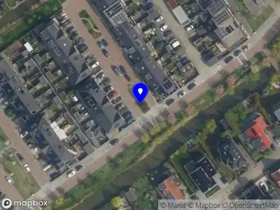 Ambulance met grote spoed naar de Van der Maareltuinen in Delft