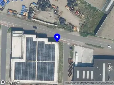 Ambulance met grote spoed naar de Strandweg in IJmuiden