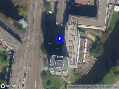 Ambulance met grote spoed naar de Boezemsingel in Rotterdam