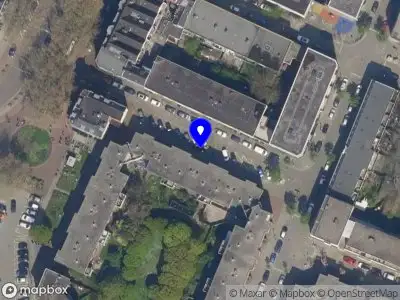 Ambulance met grote spoed naar de Helenastraat in Rotterdam