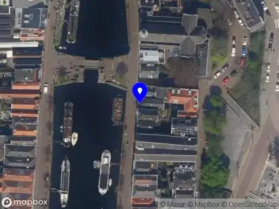 Ambulance met grote spoed naar de Voorhaven in Rotterdam