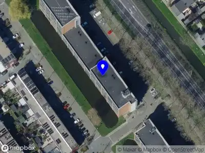 Ambulance met grote spoed naar de B. de Roijstraat in Spijkenisse