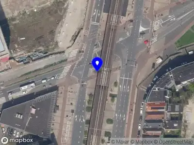 Ambulance met grote spoed naar de Hillelaan in Rotterdam