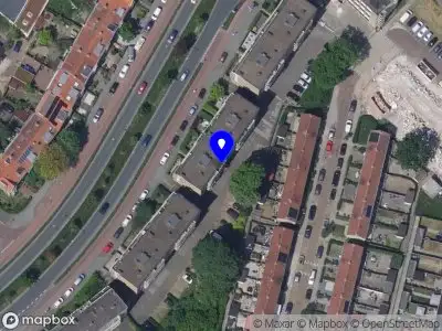 Ambulance met grote spoed naar de Oranjelaan in Dordrecht