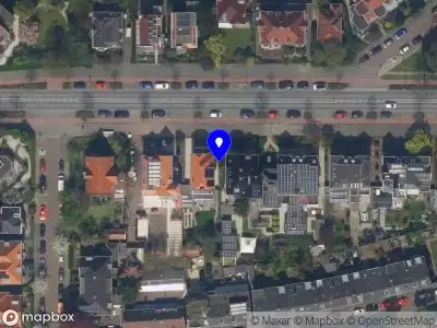 Ambulance met grote spoed naar de Schiedamseweg in Vlaardingen