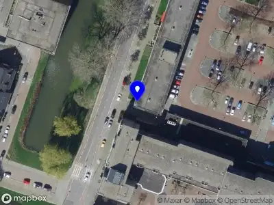 Ambulance met grote spoed naar de Bovensim in Hoogvliet Rotterdam