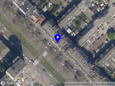 Ambulance met grote spoed naar de Schiekade in Rotterdam