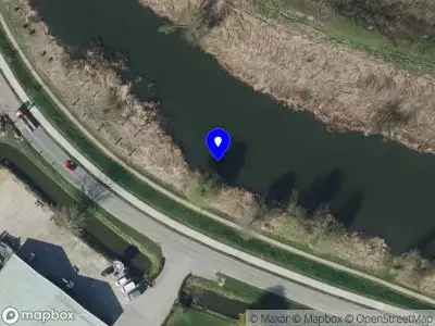 Politie naar de Lindeweg in Zwijndrecht vanwege personen te water