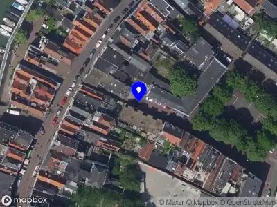 Ambulance met gepaste spoed naar de Weeshuisstraat in Dordrecht