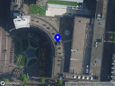 Ambulance met grote spoed naar de Marie Heinekenplein in Amsterdam