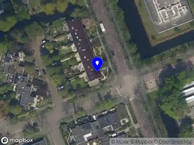 Ambulance met grote spoed naar de Willem de Zwijgerlaan in Vlaardingen