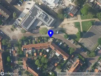 Brandweer met gepaste spoed naar de Majoor Kampsstraat in Naarden vanwege een buitenbrand