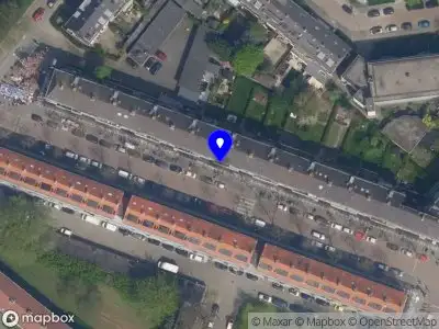 Ambulance met grote spoed naar de Peppelweg in Rotterdam