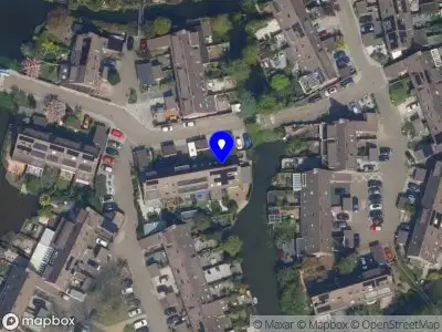 Brandweer met gepaste spoed naar de Ferdinand Huyckburg in Capelle aan den IJssel