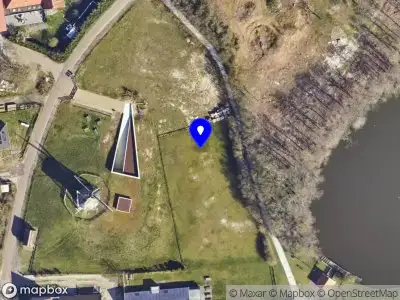 Brandweer met grote spoed naar de Molenweg in Nes vanwege afgaan automatisch brandalarm