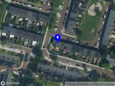 Ambulance met grote spoed naar de Moerbeienstraat in Amsterdam