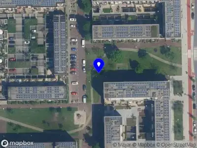 Ambulance met grote spoed naar de Louise Marie Loeberplantsoen in Amsterdam