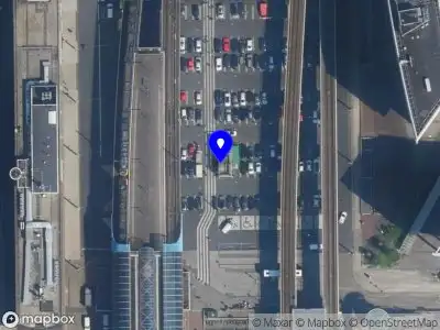 Ambulance met grote spoed naar de Piarcoplein in Amsterdam