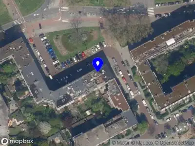 Ambulance met gepaste spoed naar de Stadhoudersplein in Rotterdam