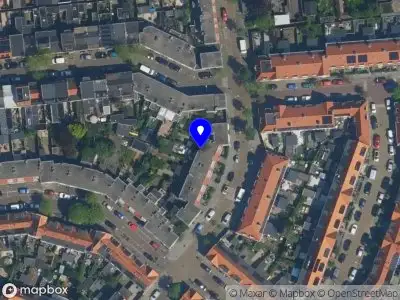 Ambulance met grote spoed naar de Patriarchstraat in Haarlem