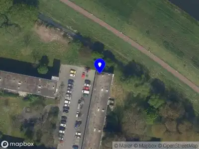 Ambulance met grote spoed naar de Chinese tuin in Rotterdam