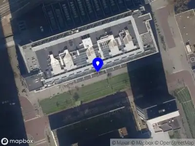 Ambulance met grote spoed naar de Delftseplein in Rotterdam